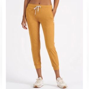 Vuori performance joggers flax heather size small EUC